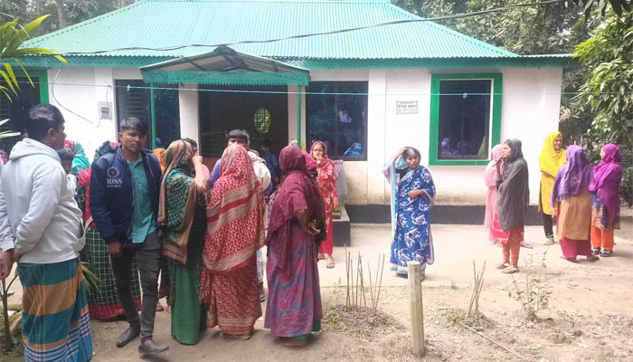 মতলব উত্তরে ফাঁস দিয়ে এক ব্যাক্তির আত্মহত্যা
