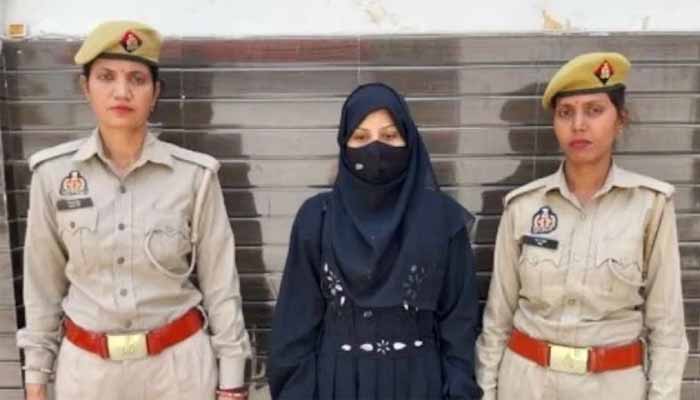 স্বামীর হাত-পা বেঁধে মারধর করে সিগারেটের ছ্যাঁকা দিতেন স্ত্রী