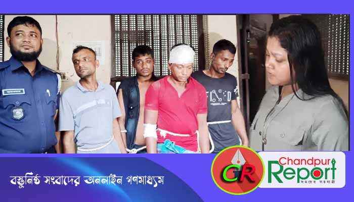ফরিদগঞ্জে যাত্রীবাহী মাইক্রো ছিনতাই, নারী ছিনতাইকারীসহ আটক ৫