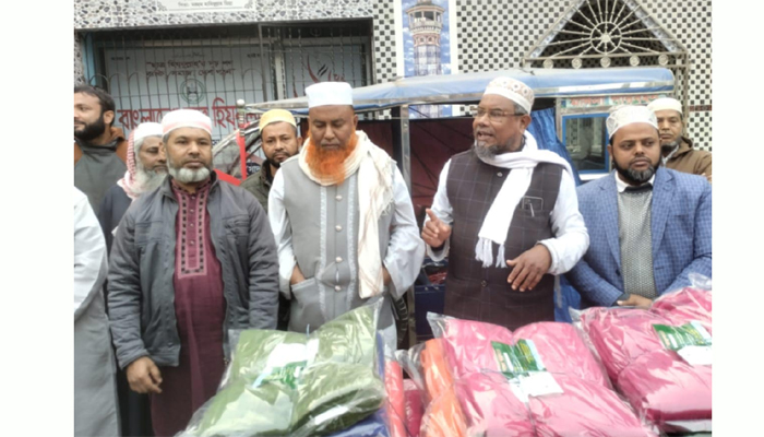 ফরিদগঞ্জে জামায়াতে ইসলামীর উদ্যোগে শীতবস্ত্র বিতরণ