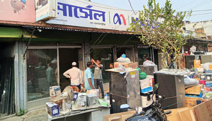 ছেংগারচর বাজারে মার্সেল শোরুমে অগ্নিকাণ্ড, প্রায় ১০ লাখ টাকার ক্ষয়ক্ষতি