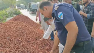 পাউবো’র কাজে অনিয়ম দেখে কাজ বন্ধের নির্দেশ দিলেন এমপি ড. জালাল উদ্দিন