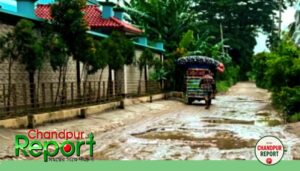 হাজীগঞ্জ উপজেলার উত্তরাঞ্চল চৌমুহনীর প্রাধান সড়ক অবহেলার নির্মম সাক্ষী হয়ে আছে