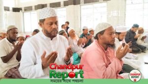 হাজীগঞ্জ পৌর মেয়র প্রার্থী অ্যাড. টিটু'র টোরাগড় বাইতুন নুর জামে মসজিদে জুমার নামাজ আদায়