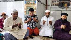 মকিমাবাদ সরদার বাড়ি জামে মসজিদে জুমার নামাজ আদায় করলেন মেয়র প্রার্থী টিটু
