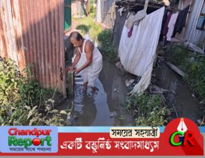মতলব উত্তরে পানি নিষ্কাশন বন্ধ, জলাবদ্ধতায় ১২ হিন্দু পরিবারের চরম দুর্ভোগ