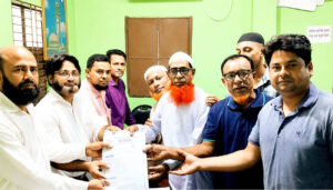 হাজীগঞ্জ বাজার ব্যবসায়ী সমিতির নির্বাচনে দপ্তর সম্পাদক পদে মনোনয়নপত্র সংগ্রহ করলেন মুরশিদুল আলম